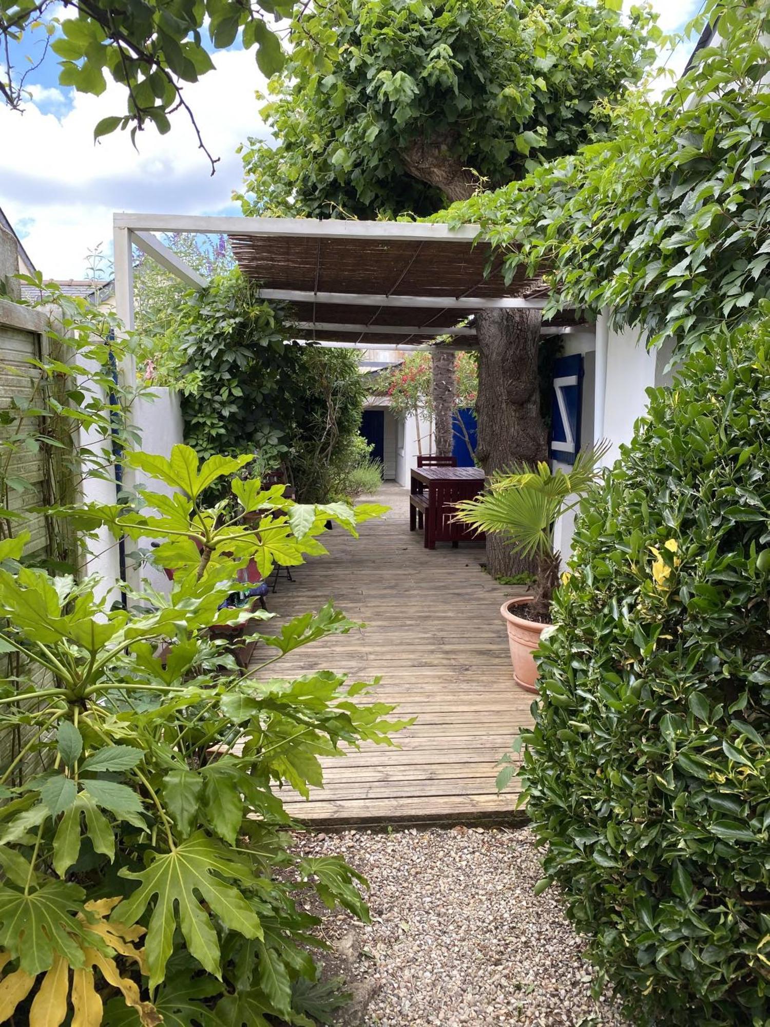 Charmante Maison Entre Marche Et Tourelles ポミシェ エクステリア 写真